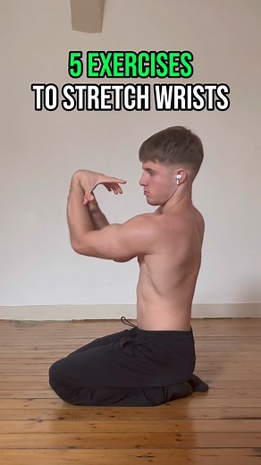 Save this post to find these stretches again later ! 📝 To stretch the wrist, which is considered as a joint, we rely on its movements Whether to one side, the other, forwards or backwards For the extension, pronation and supination are not felt in the same way, which is why it’s there twice #flexibility #stretching #mobility #stretches #stretch #souplesse #etirement #exercise #wrists #poignets #health #yoga #ulnardeviation #radialdeviation #flexion #extension #routine #gymnastics #gym #workout 