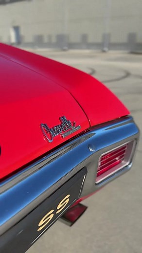 FIve-FIve-FIve... We wrote it that way because this handsome Chevy features 555 cubic inches of Fuel Injected big block! Read all about it here: https://rb.gy/7m2nef #Chevy #Chevrolet #ChevroletPerformance #ChevyNation #Chevelle #AmericanMuscle #ClassicCars #StreetsideClassics #ClassicCarsDaily #BigBlock #V8 | Streetside Classics