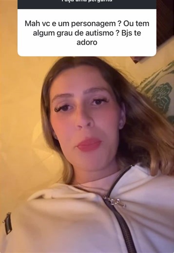 A Malévola não é nem uma personagem e nem tem autismo, primeiro que com autismo não se brinca, segundo se a Ma tivesse autismo o psiquiatra e a psicóloga dela teria falado, o que ela tem é depressão de tanto ficar lendo esses comentários maldosos. Ela é assim mesmo, ela é uma pessoa calma, mas as vezes ela cansa lendo os comentários que os haters fazem e acaba se estressando perdendo a paciência @Malevola #malevolaalves #foryoupage #trans #floptok #respondendoperguntas #lidandocomhaters #autismo