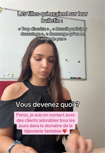 Je travaille à Perles and Co et j’y suis très bien 🥰🥰🥰 Je m’appelle Alicia et je travaille au service clients 🤗 #perlesandco #bijouxacierinoxydable #ressourceshumaines #colleguesdetravail