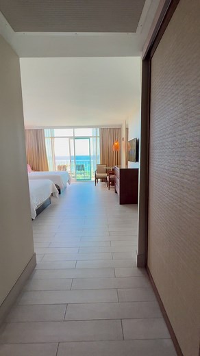 Welcome to The Coral Tower at Atlantis Paradise Island, Bahamas! Excited to be sharing a giveaway here! | The Travel Mom