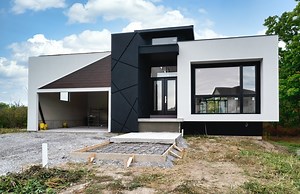SOLD! 9457 Madison Crescent - Niagara Falls - $1,199,000 Full listing with all pictures: https://www.thebarryteam.ca/listings/mlsid/40026741 Sleek, modern architecture meets Fernwood Estates! This incredible custom-built bungalow brings the wow factor you are searching for. Both levels fully finished, 4 bedrooms, 4100 sqft of living space (2100 above grade), this home features 12’ foot ceilings, pie shape lot with no rear neighbours, lower level walkout and all of the high end finishes you crave