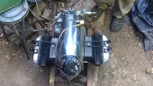 Motor caja .ZUNDAPP 4 año 1934 de 800cc Recién restaurado. Le llego la hora ya esta colocado en el cuadro. TENGO LA MOTO COMPLETA con toda su documentación para transferir. MOTOS RARAS Siempre disfrutando ! PUM PARA ARRIBA Zündapp K 800, año 1934 una motocicleta alemana clásica fabricada entre 1933 y 1938. Información útil: Fue la única motocicleta de 4 cilindros utilizada por las fuerzas armadas alemanas en la Segunda Guerra Mundial. Su motor es un bóxer de cuatro cilindros horizontales opuesto