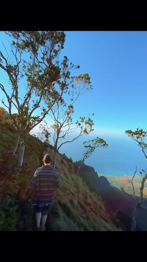 Running on the Edge of the Ocean in Hawaii