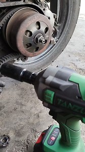 2.7K views · 1.5K reactions | Buka puly belakang Beat fi seri KZL #Tips #Tutorials #Bengkel #Otomotif #motorcycle | Ade Aripin | Facebook