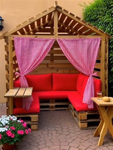 DIY Pallet Gazebo: Cozy Outdoor Relaxation Spot
