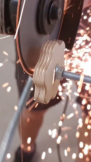 18K views · 2.1K reactions | The silliest (yet super useful) one-evening build in our workshop? A wooden car jack.  Of course, it won’t lift a car — but it’s perfect for adjusting router height on the table. Makes setup way easier!  Free DXF files are up at aribabox.com #carjack #woodaccessories #routertable #woodrouter #woodcutting #diyroutertable #routercnc #cncwork #cncsetup #cnctable | Aribabox | Facebook