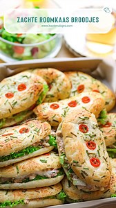 • ZACHTE ROOMKAAS BROODJES • Wie herinnert zich deze virale roomkaasbroodjes nog? Dit recept is al door tienduizenden bakliefhebbers gemaakt, én met succes! Het is gemakkelijk te begrijpen waarom, want ze zijn heerlijk!😍 Directe link naar het recept vind je in mijn bio. Ben je op zoek naar nog meer lekkere recepten? Ons tweede boek is uit! Directe link naar het recept en boek @kookmutsjes ~ BIO & INSTASTORIES!❤ #kookmutsjes #bread #food #inspiration #viral #trending #alhamdulillah #ramadan #ift