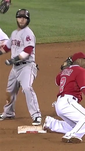 Dustin Pedroia always used his brain on the diamond 😤