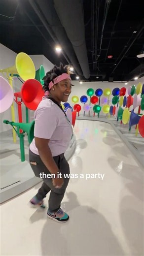 Wait.. what’s happening?? #colorfactory #chicago