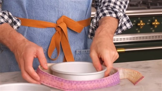Home baker uses easy foil hack for perfectly even cakes every time