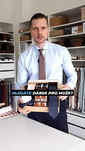 🎁 Najít ten pravý dárek pro muže může být někdy oříšek. Ať už hledáte dárek pro tátu, manžela, bratra nebo přítele, chcete, aby byl osobní, elegantní a zároveň praktický. Přesně takové jsou naše dárkové sady s pánskými doplňky – ladící kravaty, motýlky, kšandy a kapesníčky, které doladí každý outfit do posledního detailu. | Bubibubi cz