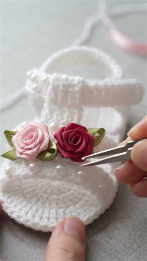 Cute Crochet Baby Booties 🧶👶 | Easy Baby Booties Making | Crochet Beginners#shortvideo