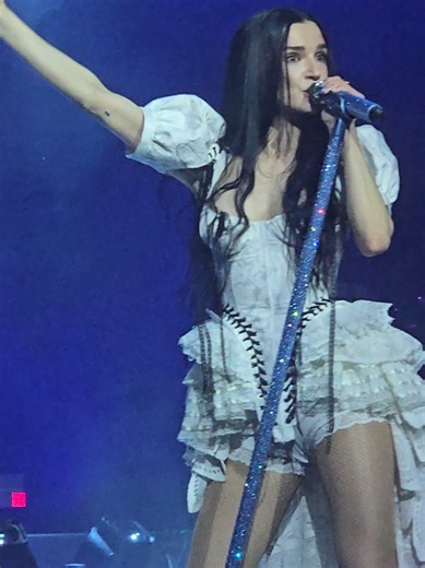 Poppy - Concrete Live in Milan: Metal Performance