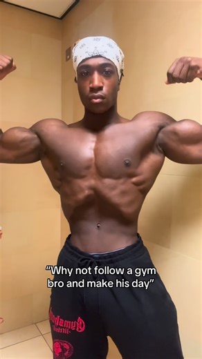 Solomon on Instagram: "Training program in bio… Use code ‘SOLE’ for 10% off - - - #gym #gymmotivation #gymlife #mensphysique #bodybuilding #aesthetic #shredded #viral"