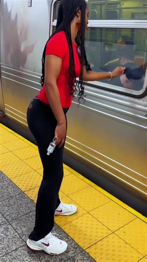Kiss Me Thru the Train?! 😂🚆💋 (She Really Tried!)”#TrainPrank #PrankTok #FunnyPranks #PublicPrank #CaughtIn4K