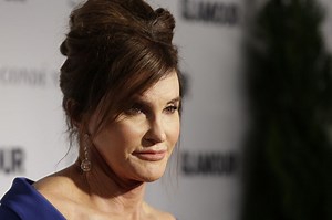 Caitlyn Jenner tries on wedding dresses, meets Hillary Clinton in 'I Am Cait' promo