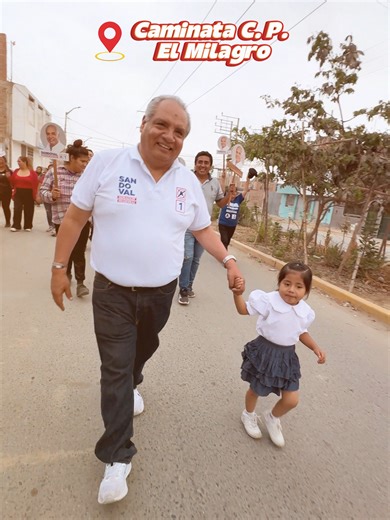 Cada saludo y cada sonrisa en el Centro Poblado El Milagro me llenó el corazón. La fuerza de su gente es el verdadero motor del cambio. #Sandoval1 #CaminemosJuntosPorLaLibertad