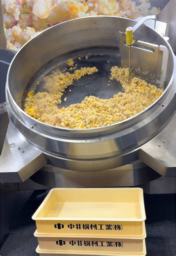 巨大炒飯マシーンで100人前のチャーハンを作る方法