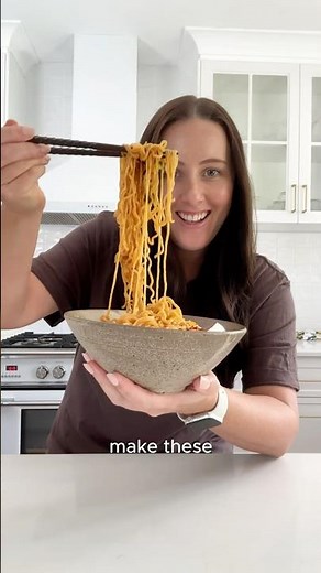 These 5 minute sweet and spicy noodles are the perfect easy lunch! #noodlesrecipe