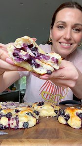 4 Ingredient Blueberry Bagels 🫐🥯https://hungryhappens.net/easy-4-ingredient-blueberry-bagels-no-yeast/ ✨✨Comment RECIPE to receive a link 🔗 in your DMs ✨✨✨ | hungry happens