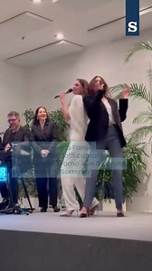 Fuori programma di Elodie, Claudia Pandolfi e Emanuela Fanelli, tra le protagoniste dei Biglietti d’Oro alle Giornate Professionali del Cinema di Sorrento: la scatenata esibizione delle tre artiste sulle note di ‘Sarà perché ti amo’ dei Ricchi e Poveri. Video @kekkaaaag | La Stampa