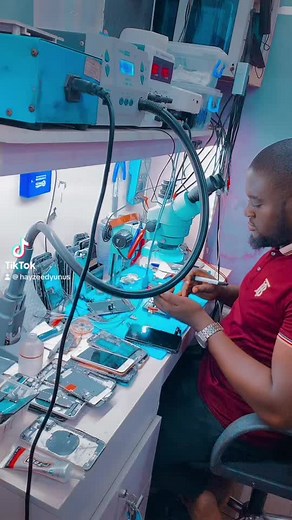 Do have issues like; • Water Damaged phone • Broken screen • Broken back glass • Dead phones • Not charging • Off and On • Network Issues • Face ID Issues • Battery Issues • White screen Issues Let us fix it for you on a spot🤩🤩🤩