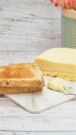 MANTECA CASERA : Es tan fácil y rica que no vas a querer comprarla más! 👀MIRÁ CÓMO LA HAGO! 👆 Necesitás 👇 990 ml de crema de leche con un tenor graso de arriba del 35% (yo usé 40%) para 450 gr de manteca Recetas para usar el suero de leche (buttermilk): Panes, budines, muffins, scones, etc. #recetamanteca #mantecacasera #ricoyfácil #1ingrediente #receta1ingrediente #recetasfaciles | Sabrina.recetas