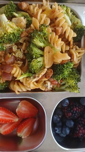 Healthy Chicken & Broccoli Fusilli Pasta 🍝🥦