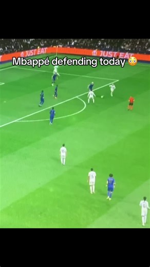 Mbappé's Speed: Masterclass in Football Defense