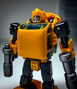 Transformers Siege Bumblebee in Action: The Ultimate Autobot Hero! #TransformersSiege #Bumblebee #Transformers #Autobot #SiegeBumblebee #TransformersFan #ActionFigures #ToyPhotography #TransformersToys #BumblebeeToy #TransformersCollectors #TransformersFans #ToyCollector #TransformersSiegeBumblebee #netflix | Chopper’s Toys