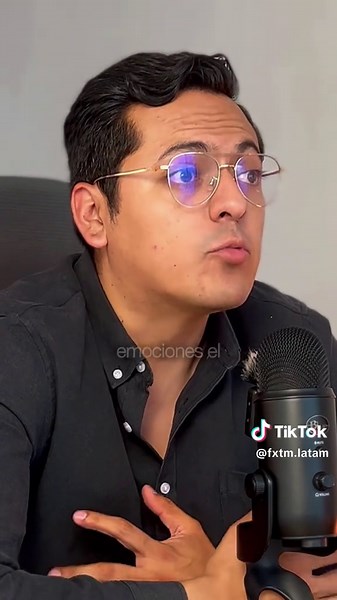 ¿Qué libros recomiendas para hacer trading? ¿Quieres empezar en el trading? 📚 Aquí van 3 libros que te van a cambiar la mentalidad: 1⃣ Trading en la Zona – Domina tus emociones 🧠 2⃣ El Trader Disciplinado – Crea hábitos que te mantengan firme 📊 3⃣ Reminiscencias de un Operador de Bolsa – Entiende la psicología real del mercado 💥 Las oportunidades no se regalan… se ganan. Prepárate. 🔥 #LibrosDeTrading #TraderPrincipiante #EducaciónFinanciera #FXTM #FXTMLatam