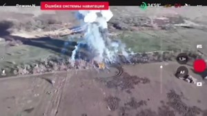 乌军BMP步兵战车被俄军击中后发生弹药殉爆