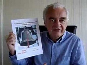 Holons, Singularity and Topology