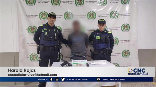 🚨 🚔 32 capturados y siete armas retiradas en operativos de seguridad en Cali. En un operativo realizado en las últimas 24 horas, la Policía Metropolitana de Santiago de Cali capturó a 32 personas vinculadas al hurto, incautó siete armas de fuego, recuperó 13 motocicletas robadas y confiscó más de 3.000 dosis de estupefacientes. La Policía continúa trabajando para garantizar calles más seguras y hace un llamado a la ciudadanía a colaborar con información sobre delitos. #ValleDelCauca #Seguridad