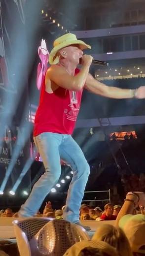 Kenny Chesney "I Go Back" Live PLEASE HELP ME GET TO 1,000 SUBSCRIBERS! IT'S FREE
