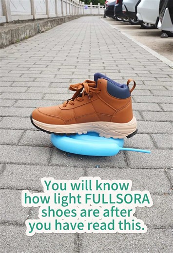 What happened when we put a shoe on a balloon? Silence. #lightweightshoes #comfortshoes #walkingonclouds #satisfying #shoecheck