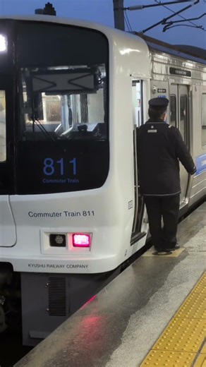JR九州 811系PM2017＋PM2017 普通電車門司港行き。戸畑駅発車。