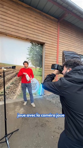 André, mannequin chips à ses heures perdues, a visiblement perdu le contrôle. Il devait juste faire une pause. Une bouchée. Une photo… Mais le paquet s’est vidé 🫣 #humour #lachipsfrançaise #chips #agriculturelocale #madeinfrance | La Chips Française