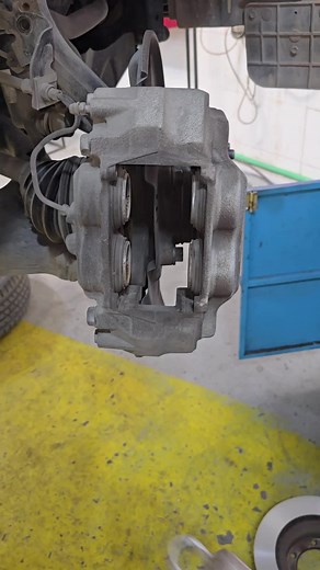 Toyota Land Cruiser Prado: New Brake Pads & Rotor Install