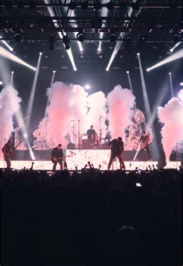 25 Years of Noise Tour: Silverstein Live in Concert