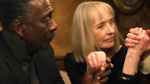 Um grupo de amigos septuagenários faz um pacto: se e quando chegar a altura, em vez de sofrerem um terrível declínio, ajudar-se-ão mutuamente a planear uma morte digna. ‘Amor Verdadeiro’, um drama envolvente sobre amizade e morte assistida, até quinta-feira, dia 4, às 22:00 na RTP2 | RTP2