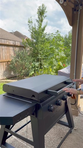 The only time I use Dawn powerwash on my griddles is when it's brand spanking new from the factory. This will remove any unwanted debris from the griddle top. With the griddle on off spray the top with Dawn Powerwash. Add some water and with a dish rag scrub it down. Next we’re going to wash off with clean water until no soap is left. Once that is done you can then turn your griddle onto high and wait until all of the water has completely evaporated from the griddle top. Next add some oil, I lik