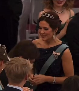 Crown Prince Frederik and Crown Princess Mary were very proud, when Prince Christian held his first public speech ever last night at the Queen’s gala banquet/dinner, she has thrown for Prince Christian on occasion of his 18th birthday 🥹🥺🩵 | Royal Watcher