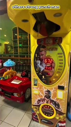 Normal punch vs The best puncher in the world 👊