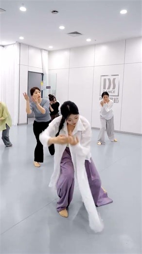 Early Spring Training Camp: Join the Sisters with Fresh Ideas