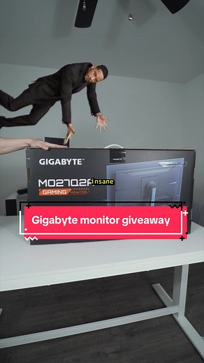 Who wants an insane gaming monitor? 😝😝 #gigabyte #Aorus #jaystechlife #theblendedgroup #bestgamingmonitor @Blended Group @AORUS