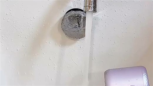 康夫F9Pro高速吹风机，强劲风力快速干发，低噪音设计不扰邻，秋冬湿发困扰轻松解决，梳妆时顺手一吹，省时又舒适！