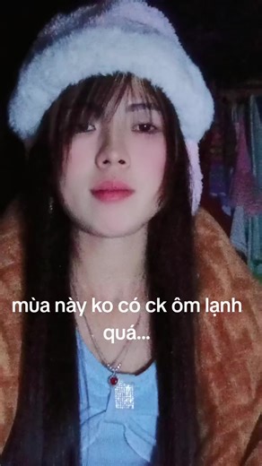 ai đó cho em ôm nhờ hết mùa em trả,... chứ mùa này lạnh lắm ko ngủ được đâu nhí 😂😂