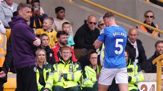 VIDEO: Another Premier League HAIR pull red card as Sunderland's Dan Ballard sent off after VAR review | Goal.com Ghana